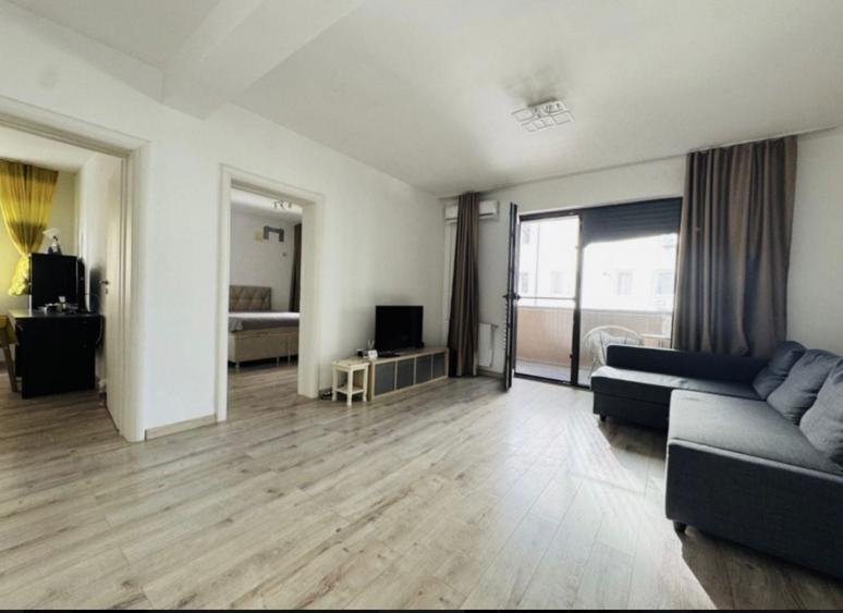 Apartament cu 3 camere semidecomandat în Chiajna