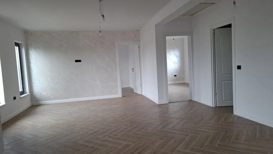 Casă cu 4 camere cu Teren 400 Mp în Central