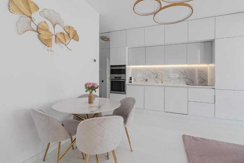 Apartament cu 3 camere decomandat în Exterior Vest