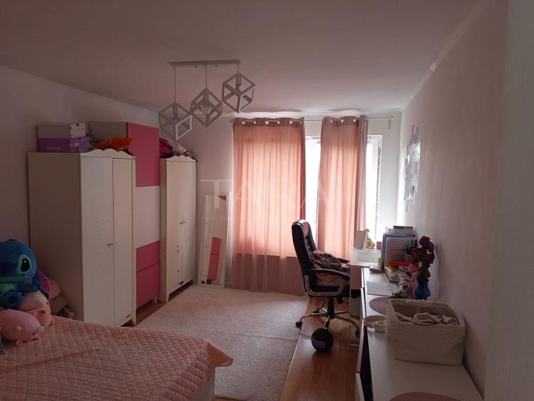 Casă individuală cu 7 camere cu Canalizare în Gruia