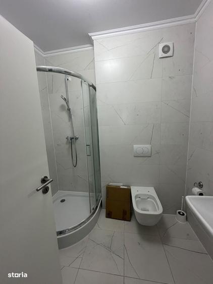 Apartament cu 3 camere în Tractorul