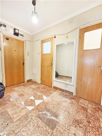 Apartament cu 4 camere decomandat în Drumul Taberei