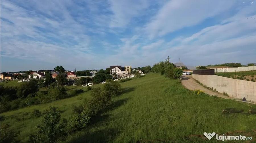 Teren intravilan in oras Siret 1100 mp! De ! 0727817187 - 3