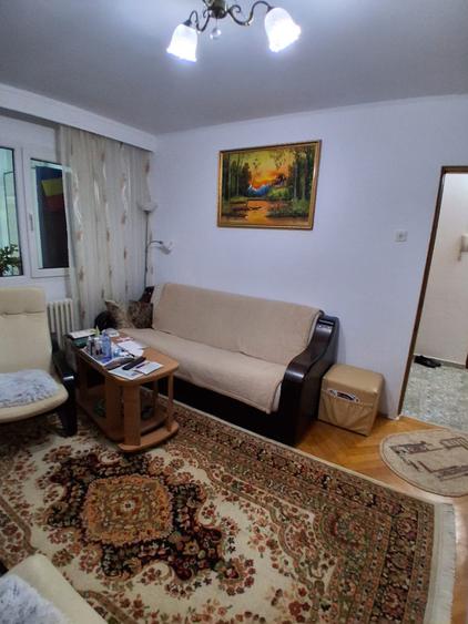 Apartament cu 2 camere semidecomandat în Podu Roș