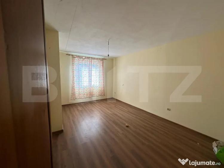 Casă cu 3 camere cu Teren 4075 Mp în Central