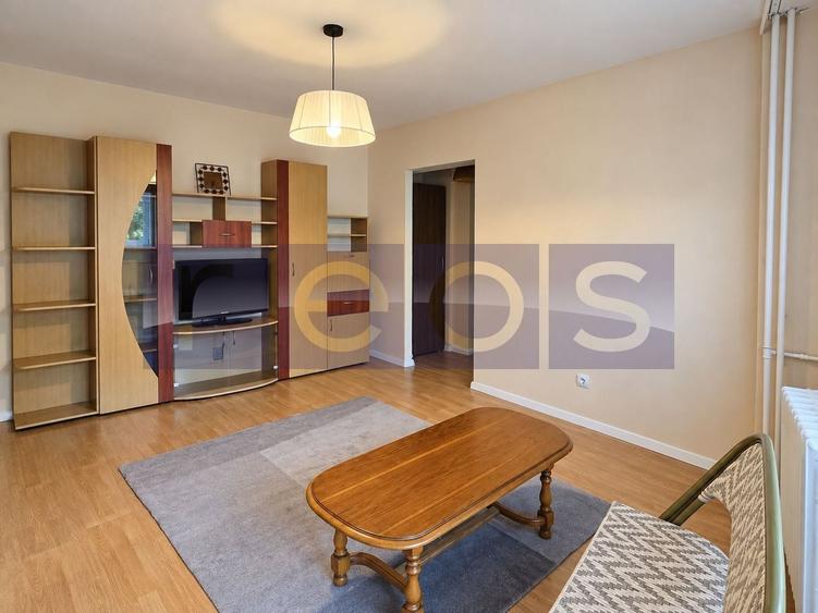 Apartament cu 4 camere semidecomandat în Teiul Doamnei