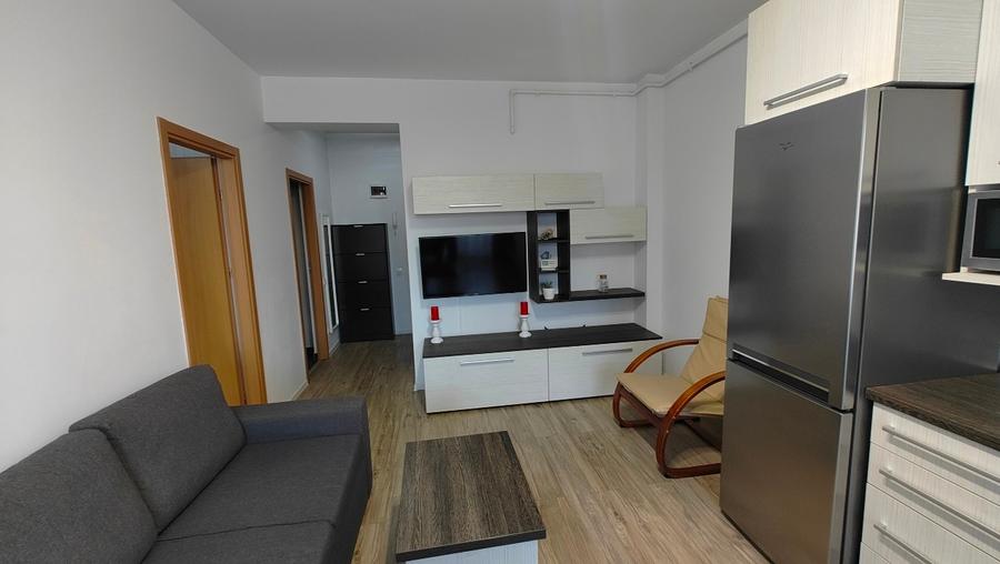 Apartament cu 2 camere semidecomandat, mobilat în Central