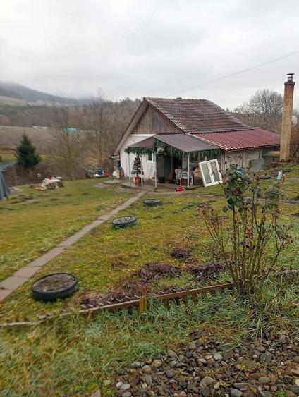 Casă cu 2 camere cu Teren 5800 Mp în Herina