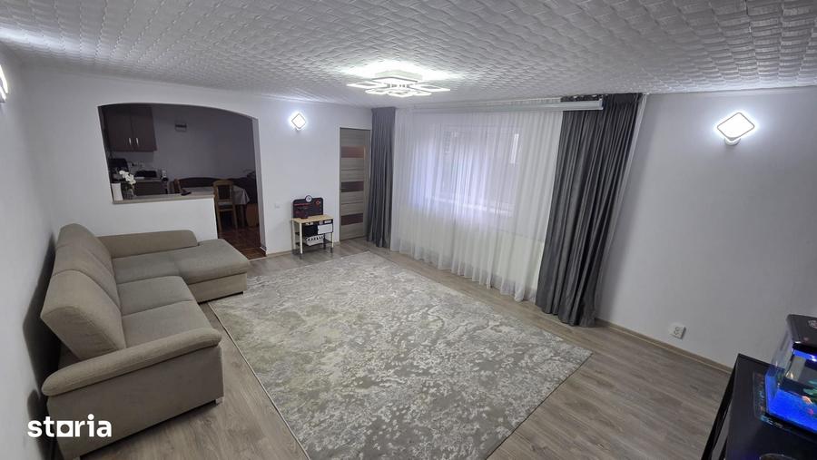 Casă cu 5 camere cu Teren 154 Mp în Central