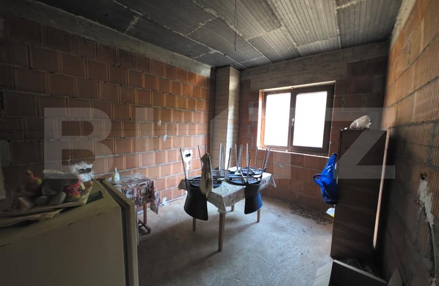 Casă individuală cu 5 camere cu Canalizare în Nord-Est