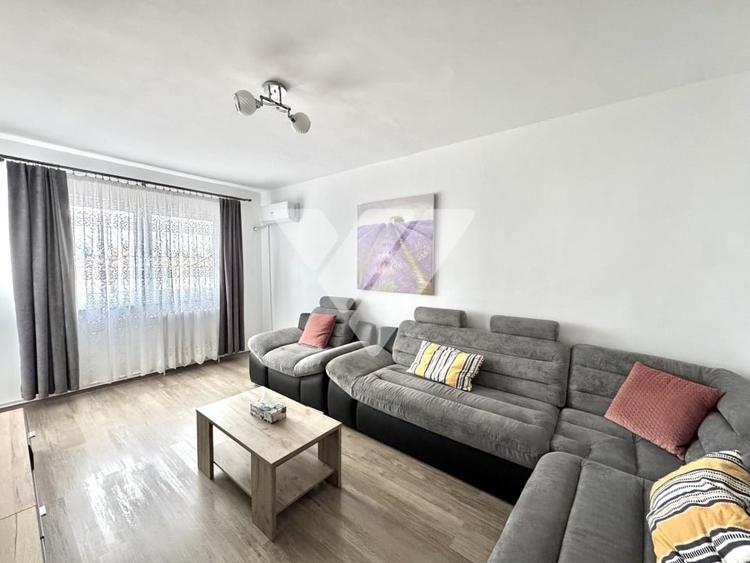 Apartament renovat 3 camere mobilat, etaj 5, lift - Vasile Aaron Sibiu - 1