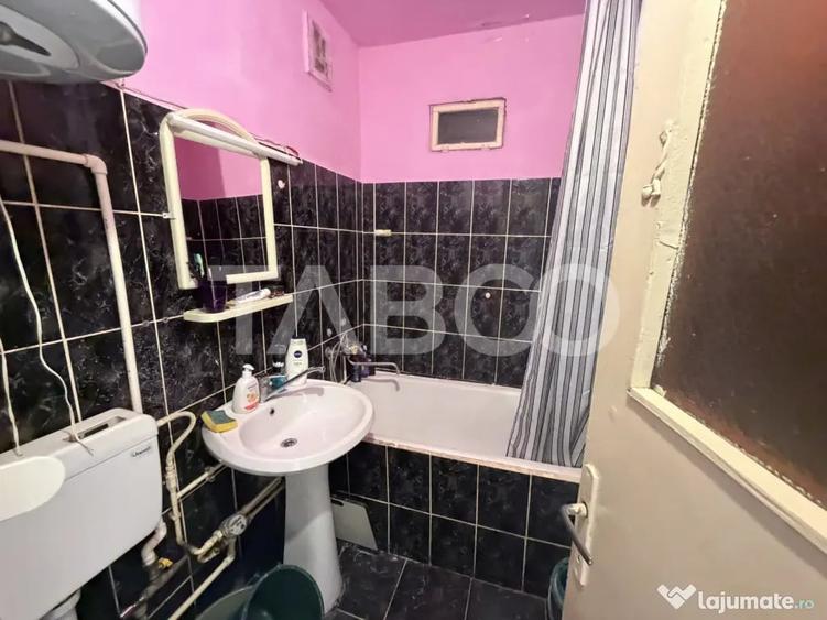 Apartament cu 3 camere semidecomandat în Central