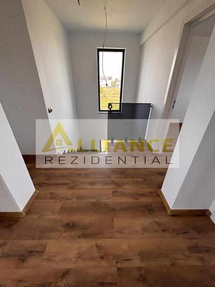 Casă individuală cu 4 camere cu Canalizare în Berceni
