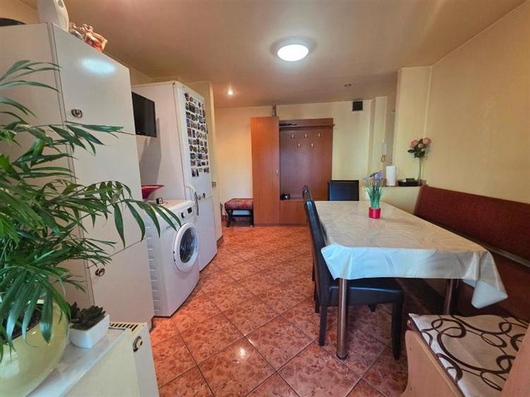 Apartament cu 2 camere decomandat, mobilat în Aradului
