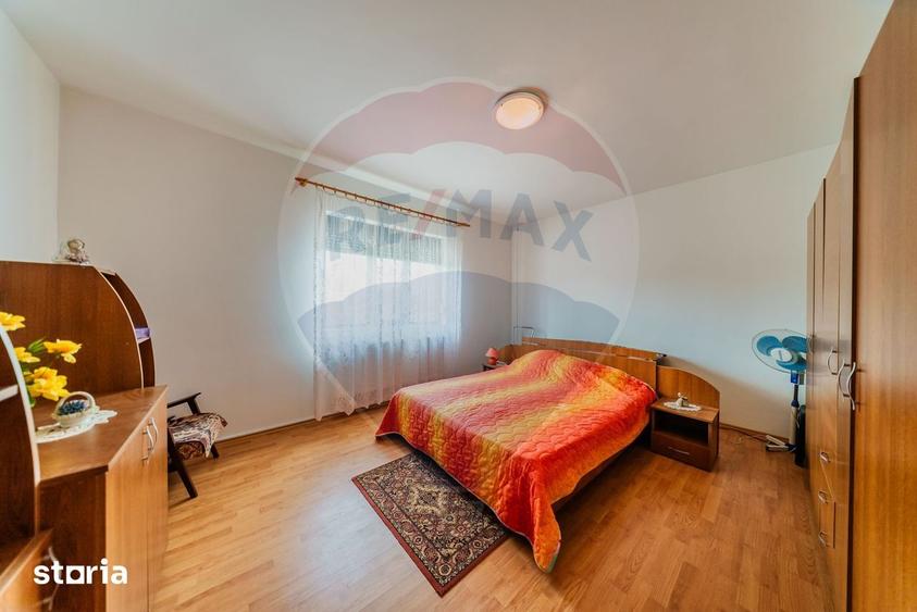 Casă cu 7 camere cu Teren 1588 Mp în Zădăreni