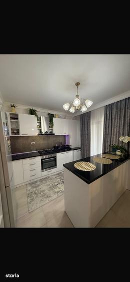 Casă cu 4 camere cu Teren 200 Mp în Central
