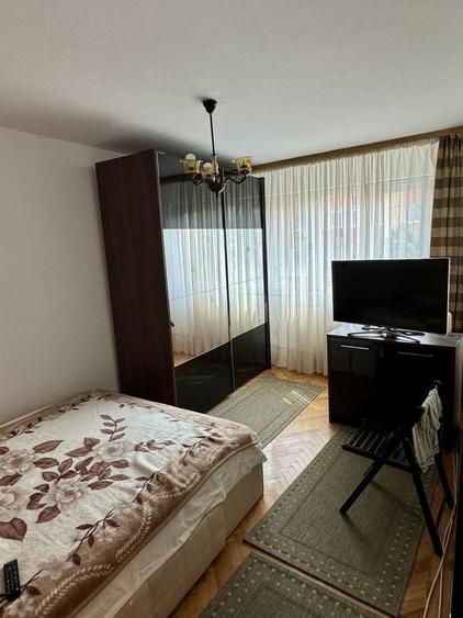 Apartament cu 4 camere decomandat în Valea Rosie