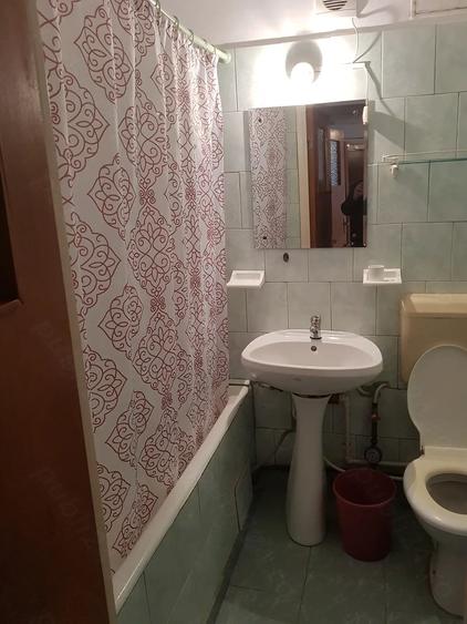 Apartament cu 3 camere semidecomandat în Drumul Taberei