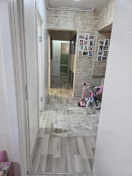 Apartament cu 3 camere decomandat în Progresul