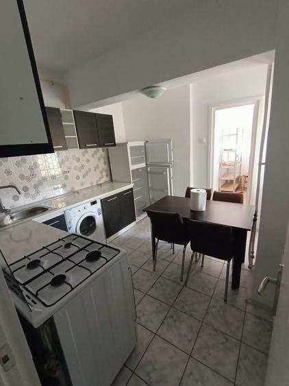 Apartament cu 2 camere semidecomandat în Ostroveni