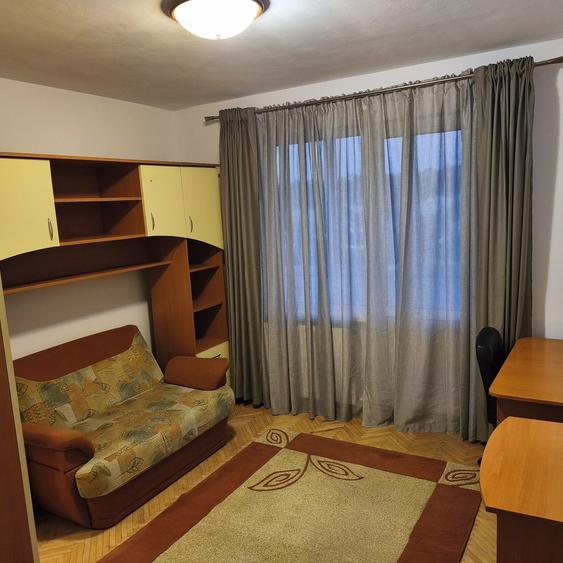Apartament cu 2 camere decomandat în Pandurilor