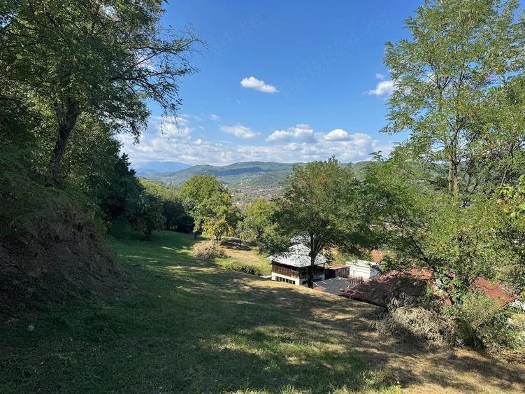 Teren de 2200 mp, în Central
