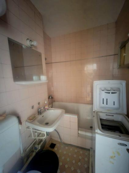 Apartament cu 3 camere semidecomandat în Hristo Botev