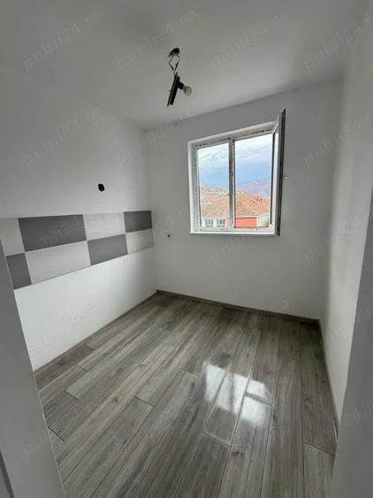 Apartament cu 2 camere decomandat în Orșova