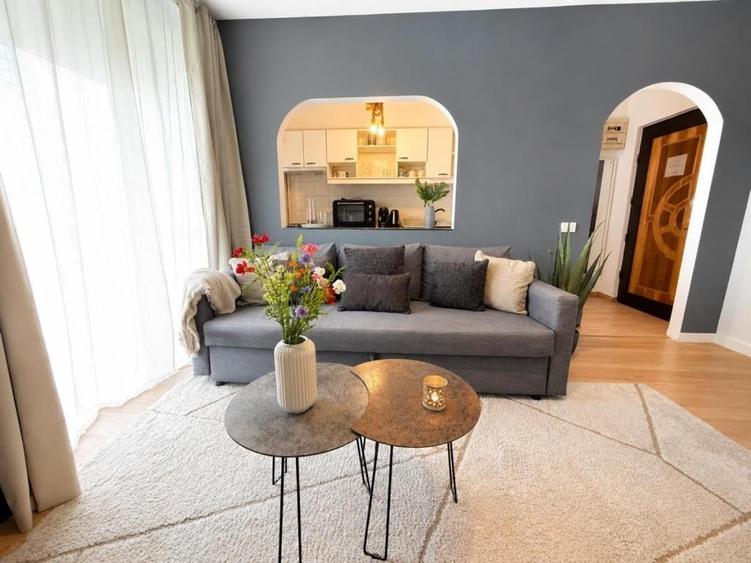 Apartament cu 2 camere semidecomandat în P-ța Unirii