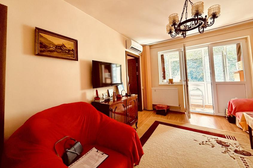 Apartament cu 3 camere semidecomandat în