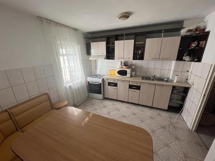 Apartament cu 2 camere semidecomandat în Unirii Sud