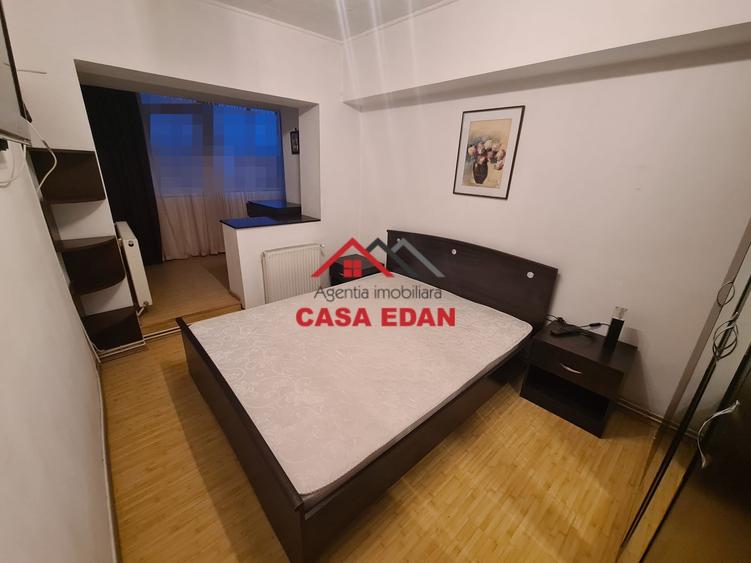 Apartament cu 3 camere decomandat în Câmpina