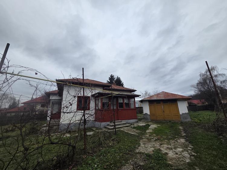 Casă cu 4 camere în Central