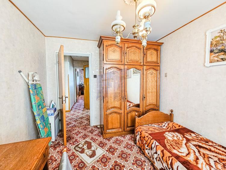 Apartament cu 4 camere semidecomandat, mobilat în Vatra Luminoasă