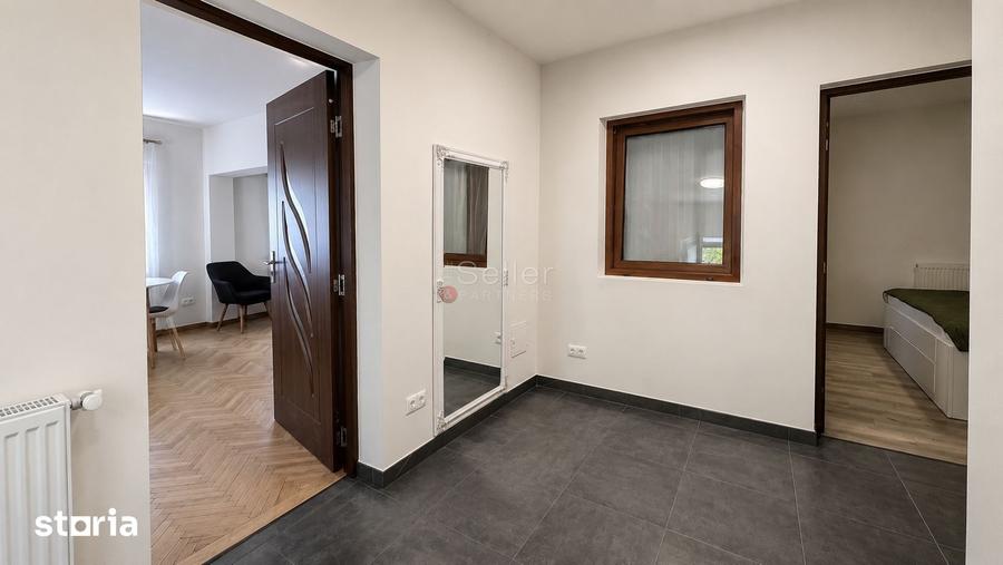 Casă cu 9 camere cu Teren 409 Mp în Noua