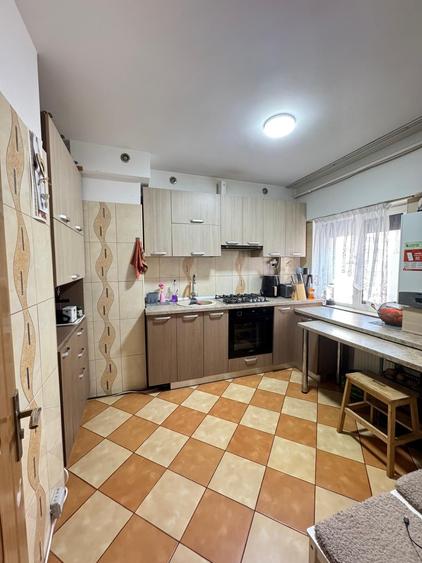 Apartament cu 4 camere decomandat în Dacia