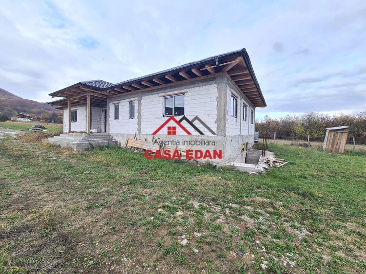 Casă individuală cu 5 camere cu Teren 5034 Mp în Câmpina