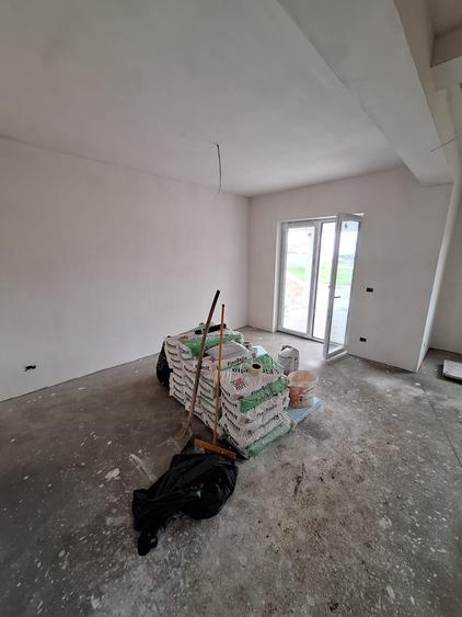 Duplex cu 5 camere cu Canalizare în Dumbrăvița