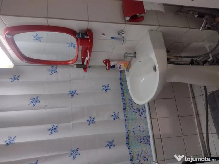 Apartament cu 2 camere decomandat în Podu Roș