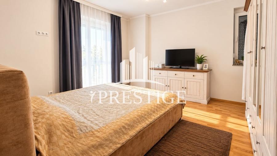 Apartament cu 4 camere decomandat, mobilat în Central