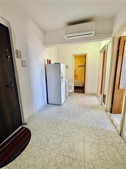 Apartament cu 2 camere decomandat, mobilat în Casa de Cultură
