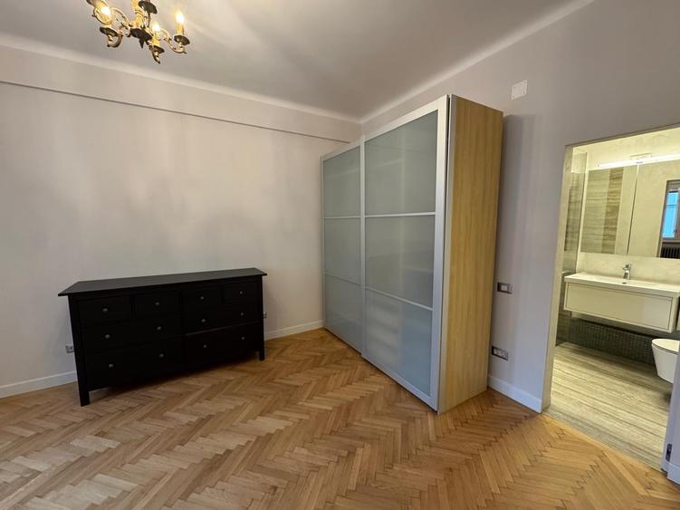 Apartament cu 3 camere decomandat, mobilat în P-ța Amzei