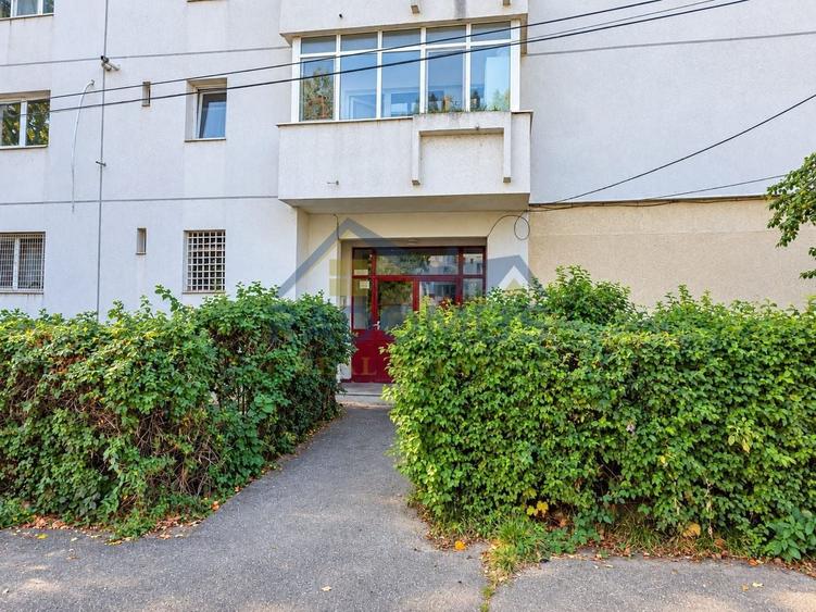 Apartament cu 3 camere decomandat, mobilat în Cantacuzino
