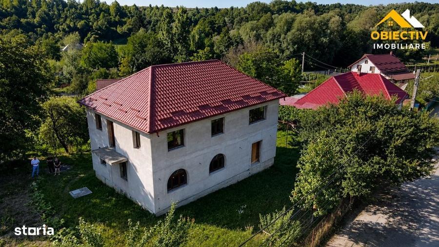 Casă cu 4 camere cu Teren 1078 Mp în Borlești