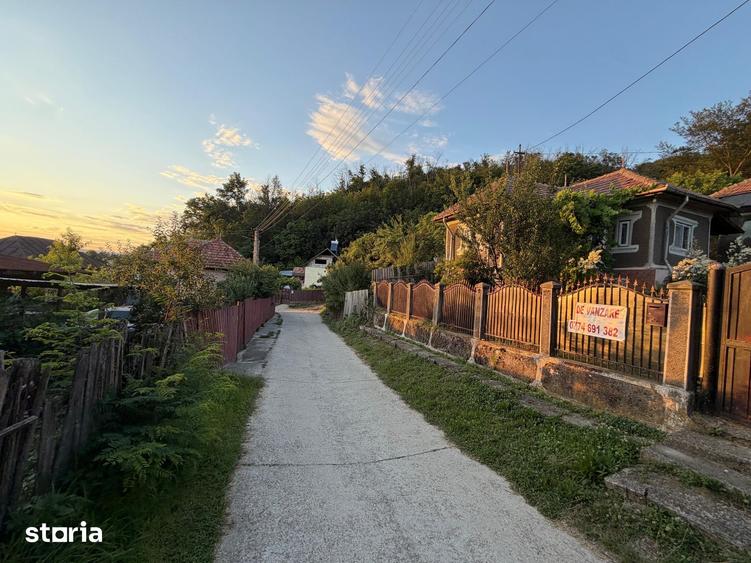 Casă cu 4 camere cu Teren 592 Mp în Tătărani
