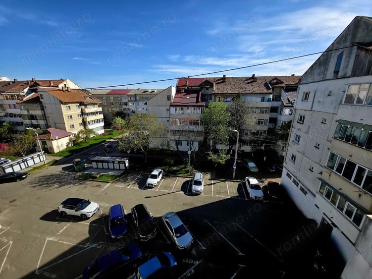 Apartament cu 2 camere decomandat în 1 Mai
