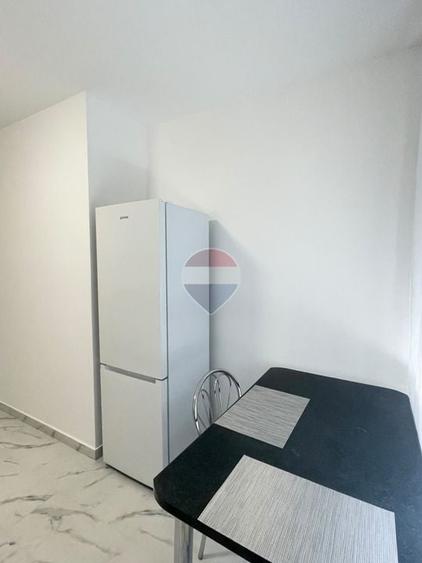 Apartament cu 2 camere semidecomandat, mobilat în UTA