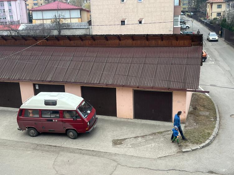 Apartament cu 4 camere decomandat în Central
