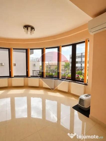 Casă cu 12 camere cu Teren 750 Mp în Fundeni