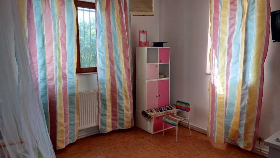 Casă cu 6 camere în Nanov - 8